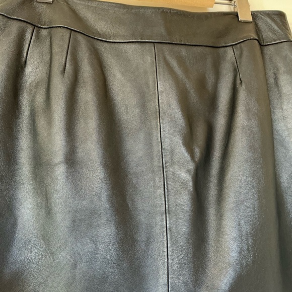 Women’s black leather skirt. Size 12. - Picture 3 of 10